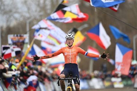 Cyclo Cross Fem Van Empel Bicampe Mundial Pelote Ciclismo