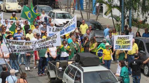 Manifestantes realizam ato em apoio à Lava Jato Notícias de Poços de