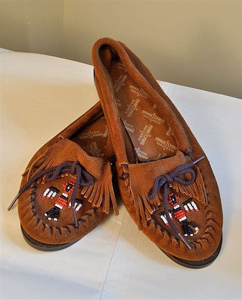 Vintage Minnetonka Moccasins With Beaded Eagle