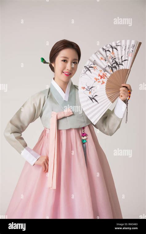 Hanbok Korean Traditional Costume Korean Traditional Female Hanbok ...