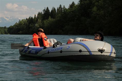 Schlauchboot Gummiboot Unterwegs Auf Der Aare Fluss Flickr