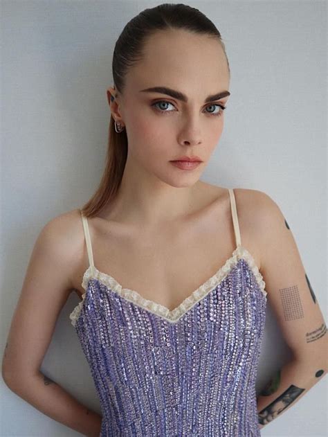 Cara Delevingne Revela Que Ficou B Bada Pela Primeira Vez Aos Anos