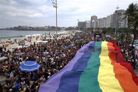 Mesmo Sem Apoio Oficial Parada Gay Leva Milhares De Pessoas A Copacabana