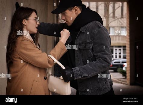 Woman Fighting With Thief While He Trying To Steal Her Bag In Alley