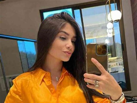 Ingra Soares Mulher De Z Vaqueiro Arrasa De Biqu Ni Amarelo Em Dia