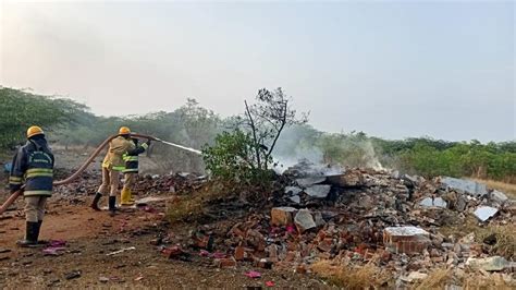 Blast at fireworks unit razes building in Virudhunagar - The Hindu