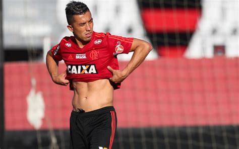 Fernando Uribe Participa De Primeiro Treino Com O Grupo Flamengo Notícias E Jogo Do Flamengo