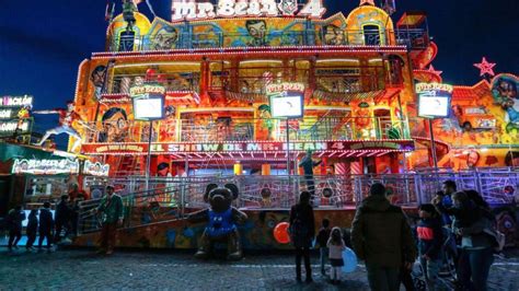 Feria De Atracciones De Navidad En Valencia