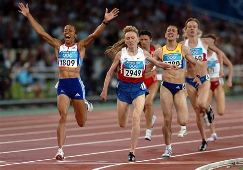 Team Gb S Kelly Holmes Crosses The Finish Line To Win The Womens