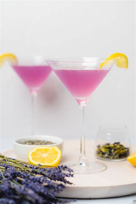 Easy Lavender Martini Recipe Awesome Summer Cocktail Lavender Drink