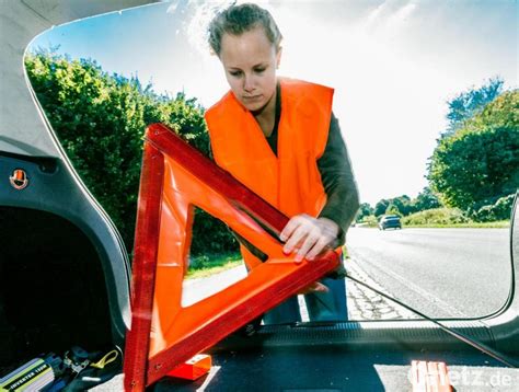 Wie Verhalte Ich Mich Richtig Bei Einem Unfall Auf Der Autobahn Onetz