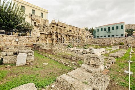 Restos De La Biblioteca De Adriano En La Plaza Monastiraki En Atenas