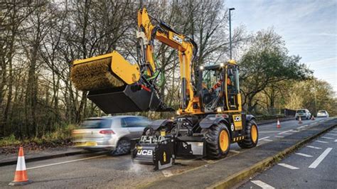 Jcb Launch New Machine That Can Fix A Pothole In Minutes For Just £30