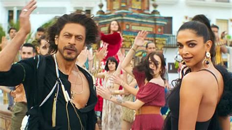 Srk Deepika Padukone Fans Celebrate As Jhoome Jo Pathaan Crosses 500 M Views On Youtube