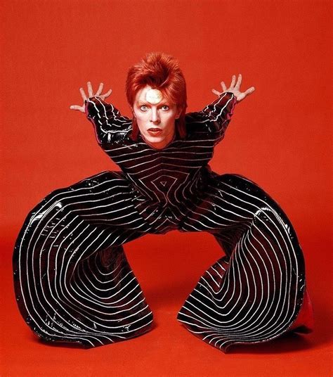 Pin By Y On Rock N Roll Star David Bowie Pictures David Bowie David