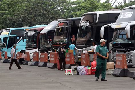 Harga Bbm Naik Tiket Bus Akap Di Terminal Kampung Rambutan Ikut Naik