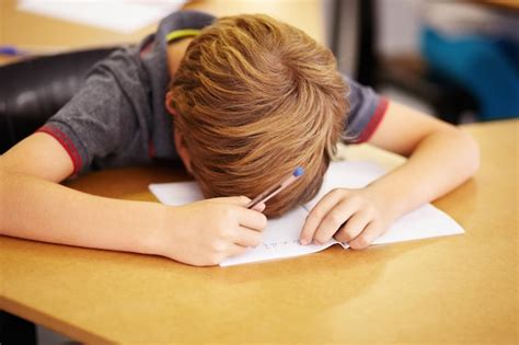 Dormir S Ennuyer Et Cahier Avec Un Gar On En Classe Pour Apprendre L