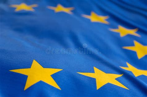 Bandeira Europeia As Doze Estrelas Amarelas No C U Azul Foto De