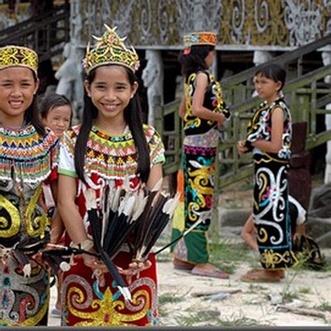 10 Pakaian Tradisional Terindah Di Dunia Goresan Tinta Peradaban