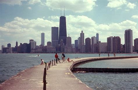 47 Fantastic Photos That Capture Street Scenes Of Chicago In The Early