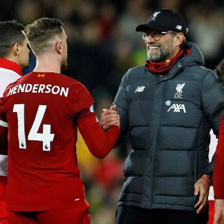 Henderson é operado e desfalca Liverpool por tempo indeterminado