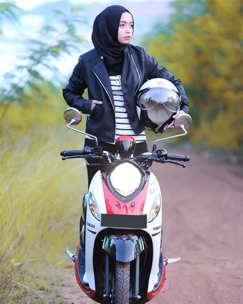 4 Tips Agar Bugar Dan Konsentrasi Naik Motor Bagi Perempuan