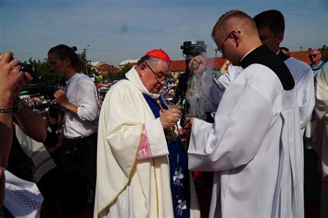 Koronacja obrazu Matki Bożej z Dzieciątkiem w Smolicach Archidiecezja