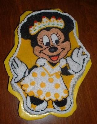 Minnie Mouse Cake Goes Yellow