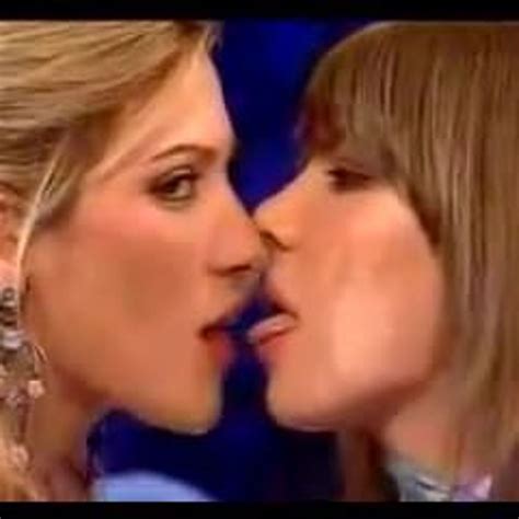 Celia Blanco Besa A Chica En Cronicas Marcianas Porn 22 XHamster