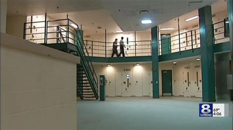 Monroe Co Jail Letting Inmates Get Id Cards Youtube