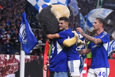 FC Schalke 04: Besondere Ehre für S04-Star – Fans: „Lichtblick ...