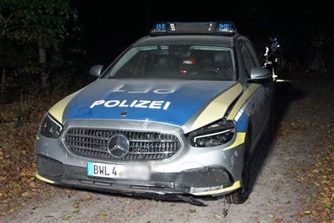 Wiernsheim Auto Knallt Bei Flucht Vor Polizei Frontal Gegen Baum