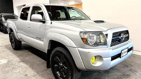 Lowered Toyota Tacoma 4x4