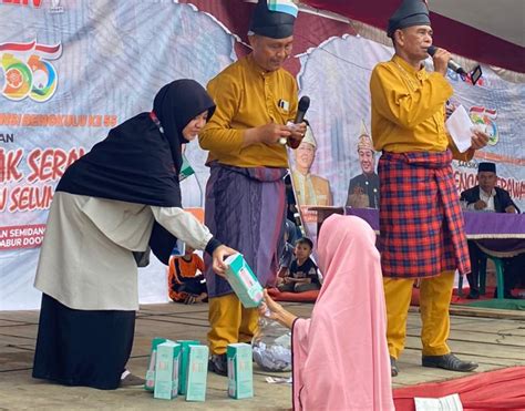 Tak Hanya Saksikan Festival Pencak Serawai II Masyarakat Juga Bawa