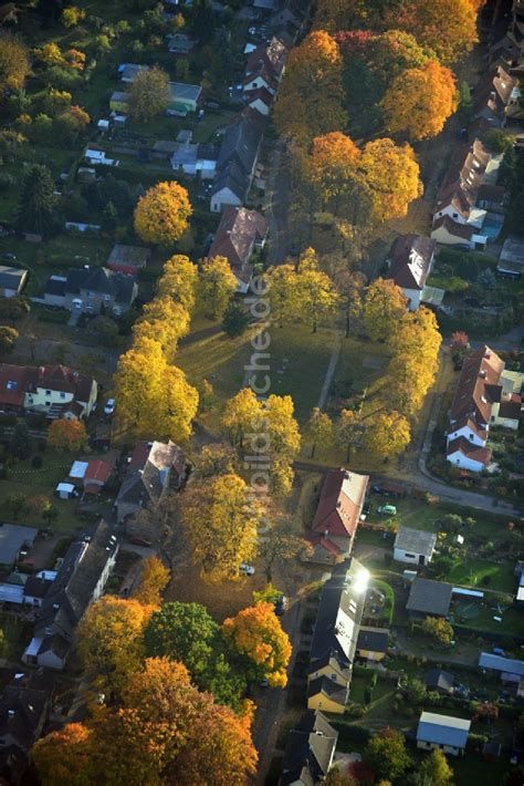 Hennigsdorf aus der Vogelperspektive Herbstlich gold gelb gefärbte