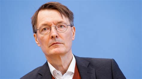 Corona Pandemie Karl Lauterbach will sich nicht auf mögliche