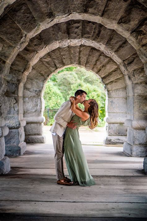 Gorgeous Rainy Day Engagement Session In The City — Chi Thee Wed