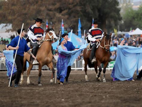 Escuadra Ecuestre Palmas de Peñaflor presentará en Zapallar su nuevo