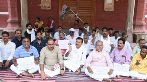 Congress S Satyagraha In Up Districts Against Agneepath Former