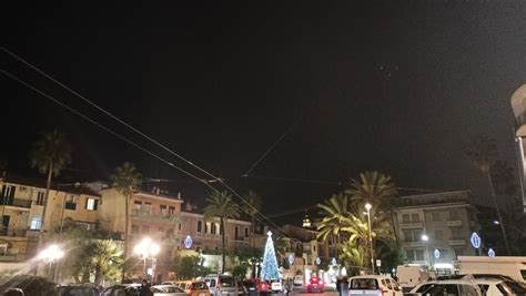 Si Respira Aria Di Festa A Bordighera Accese Le Luminarie Natalizie