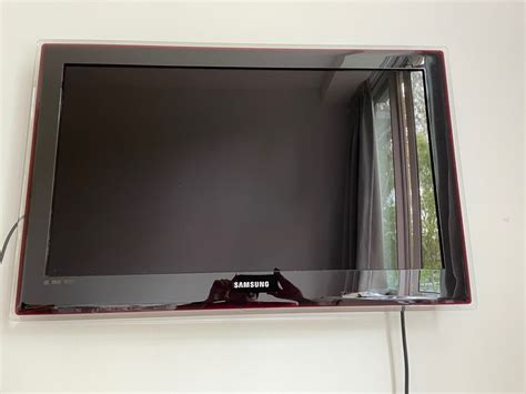 Samsung wall mounted TV ( includes wall mount), TV & Home Appliances ...