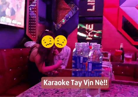 Tay vịn là gì Hệ lụy của việc đi hát karaoke tay vịn