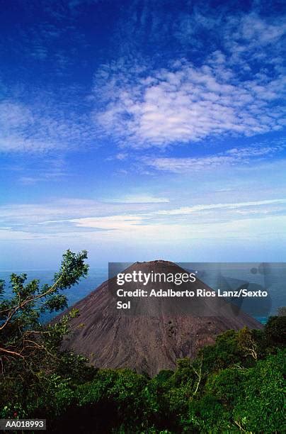 490 El Salvador Volcanoes Stock Photos, High-Res Pictures, and Images ...