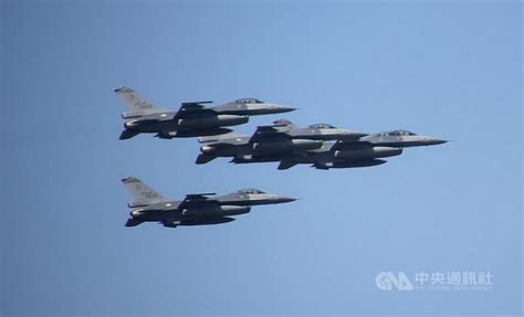 F 16v成軍預演 呼嘯嘉義上空民眾大呼過癮 政治 中央社 Cna