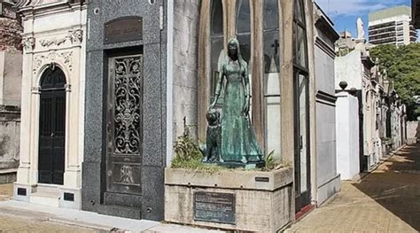 El Cementerio de la Recoleta entre los 10 sitios más embrujados del