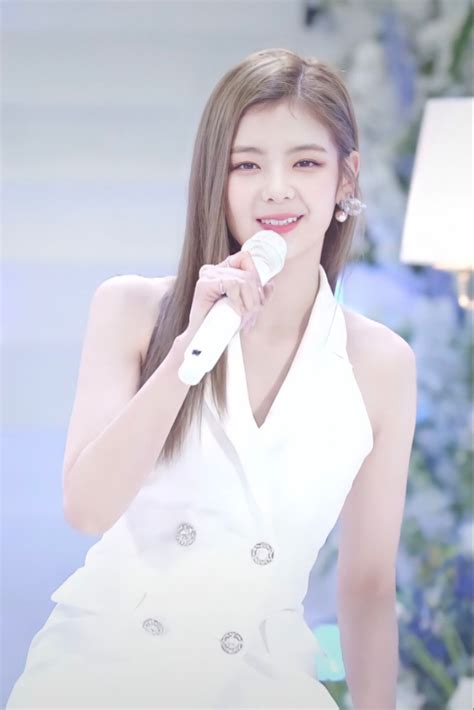 Velvet Fashion Lia Itzy White Dress Collections Wallpapers Kpop