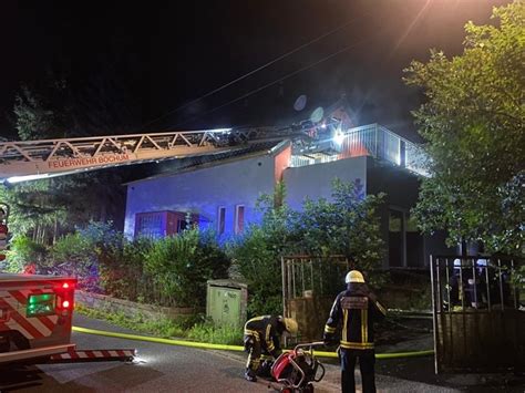 Feuerwehr Bochum Wohnungsbrand In Einem Leerstehenden Fachwerkhaus In