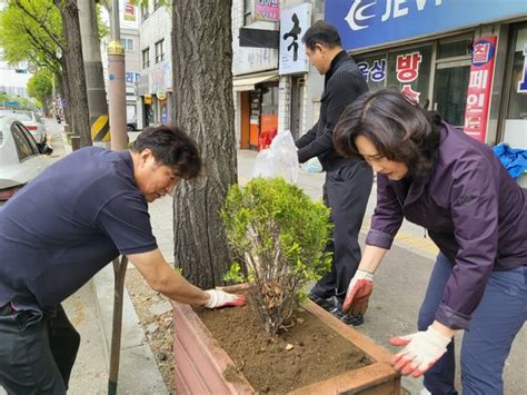 수원시 세류3동 주민자치회 마을 정원 가꾸기 참여 뉴스피크