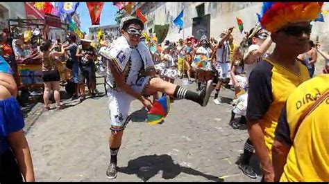 Passistas Da Pitombeira Dos Quatro Cantos Exibem Frevo No P Em Olinda