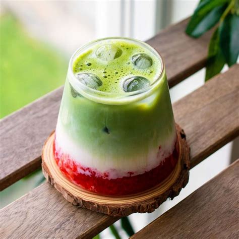 Minute Strawberry Matcha Latte Cookerru